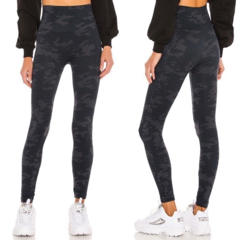 SPANX Look At Me Now Seamless Leggings Black Camo Size Large